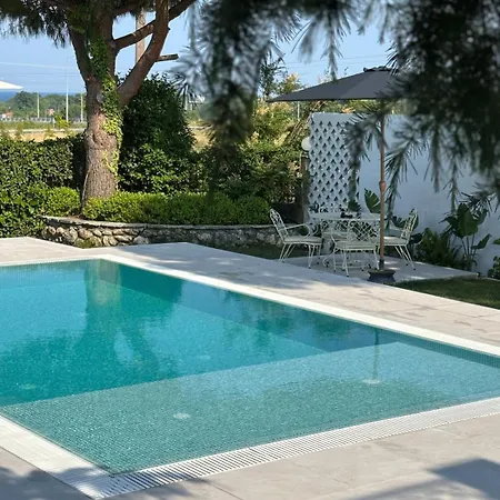 Vila With Private Pool By The Coast Of Olympus Leptokaria